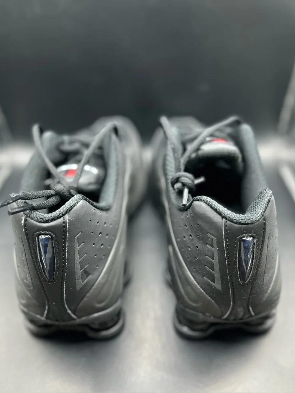 Nike Shox R4 Men’s Sz 10.5 (NEW) Triple Black (NEW) HQ1988 001 (No Box Lid)